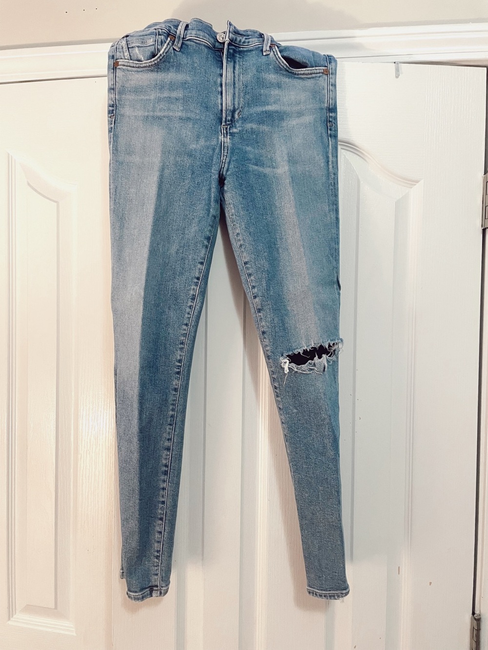 Citizens Of Humanity Light Blue Skinny Jeans with Knee Rip